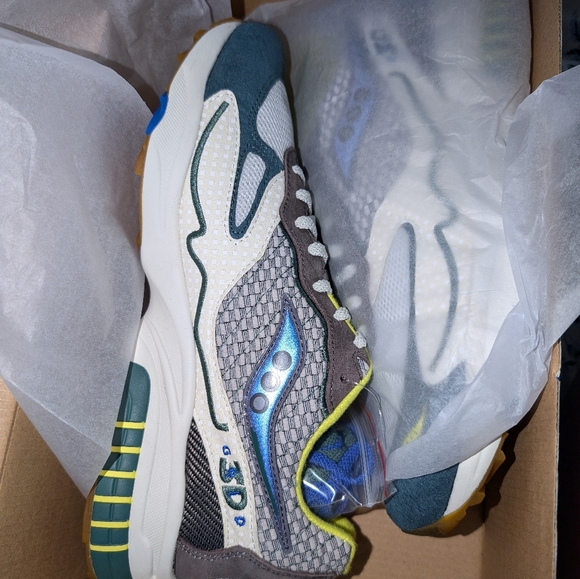 Size 11 men SAUCONY X BODEGA 3D GRID HURRICANE CREAM GREEN IRIDESCENT S70764-1 - Picture 2 of 3